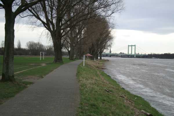 Poller Wiesen - Fussballpltze bei Hochwasser